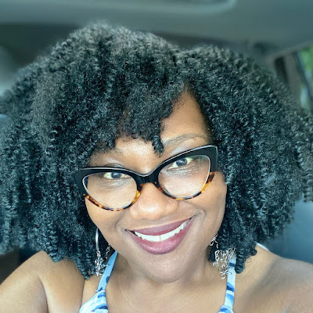 Meet your Posher, Cynthia